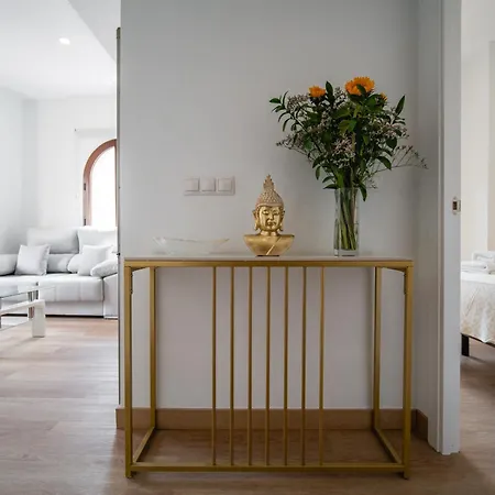 Gravina Corner House